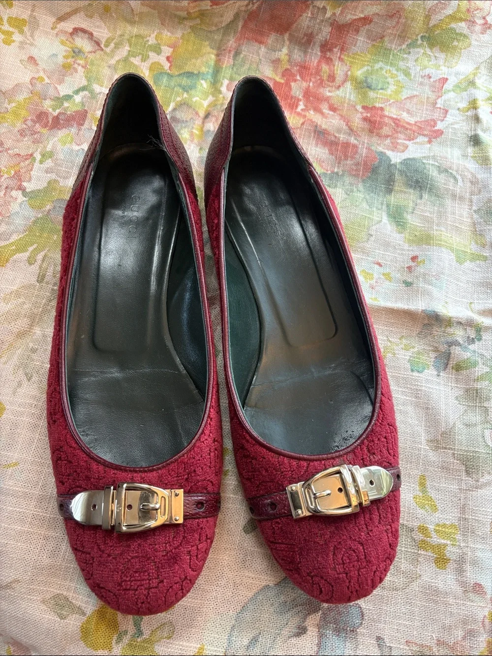 Vintage Gucci Burgundy Quilted Flats with Gold Buckle Detail 9 1/2B US - Picture 8 of 8